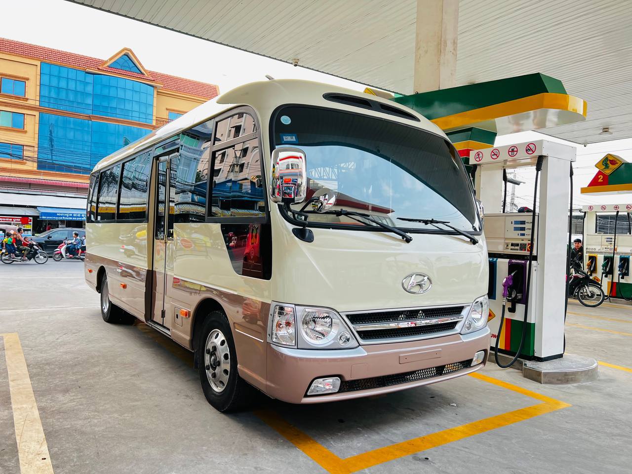 22座中巴车